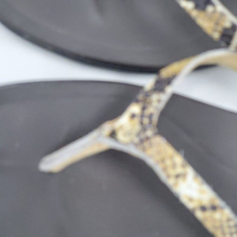 Olukai Ho'opio Leather Snake Print Sandals Flip Flops Woman size 10 - Picture 3 of 6